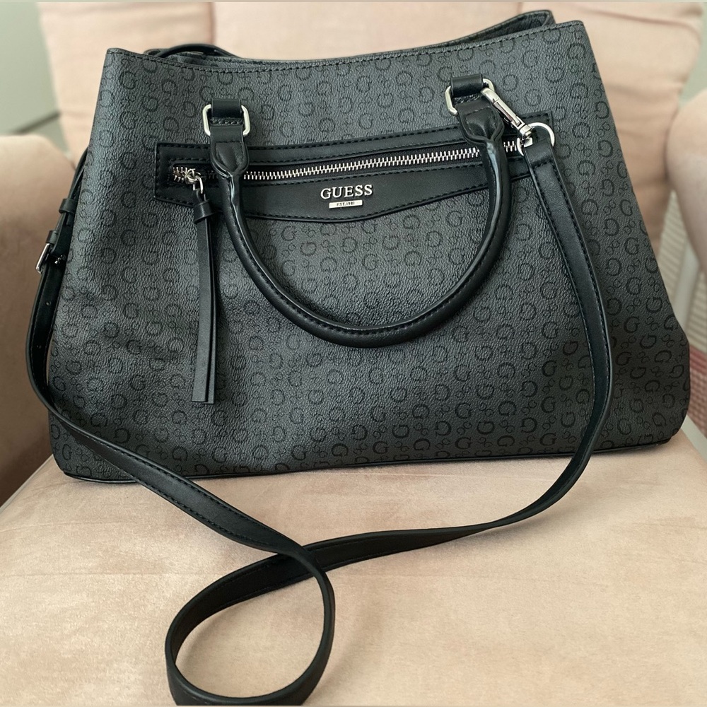 Brand New Spacious GUESS LOS ANGELES Adjustable Tote/Cross Body Purse.